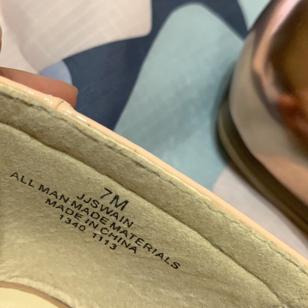 9&Co pointed toe flats with cutouts. - Picture 8 of 9